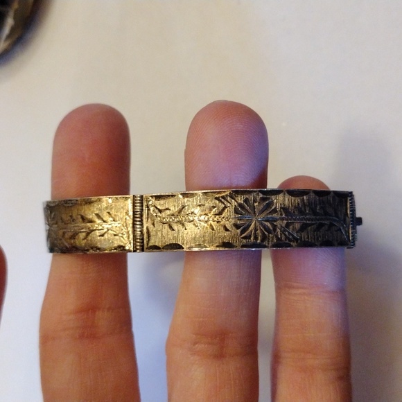 SOLD!! Vintage Bundle of 6 Beautiful Bangle & Cuff Bracelets! - Picture 6 of 12